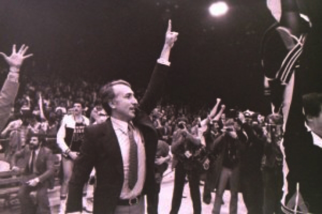 Esultanza di Gamba in panchina